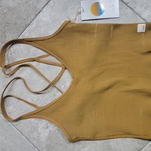 vuori ribbed crop tank size small